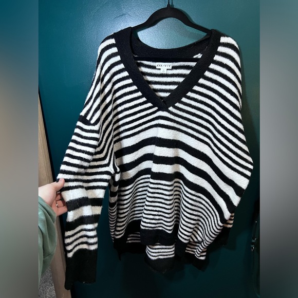 High Low Striped Sweater - Picture 2 of 3